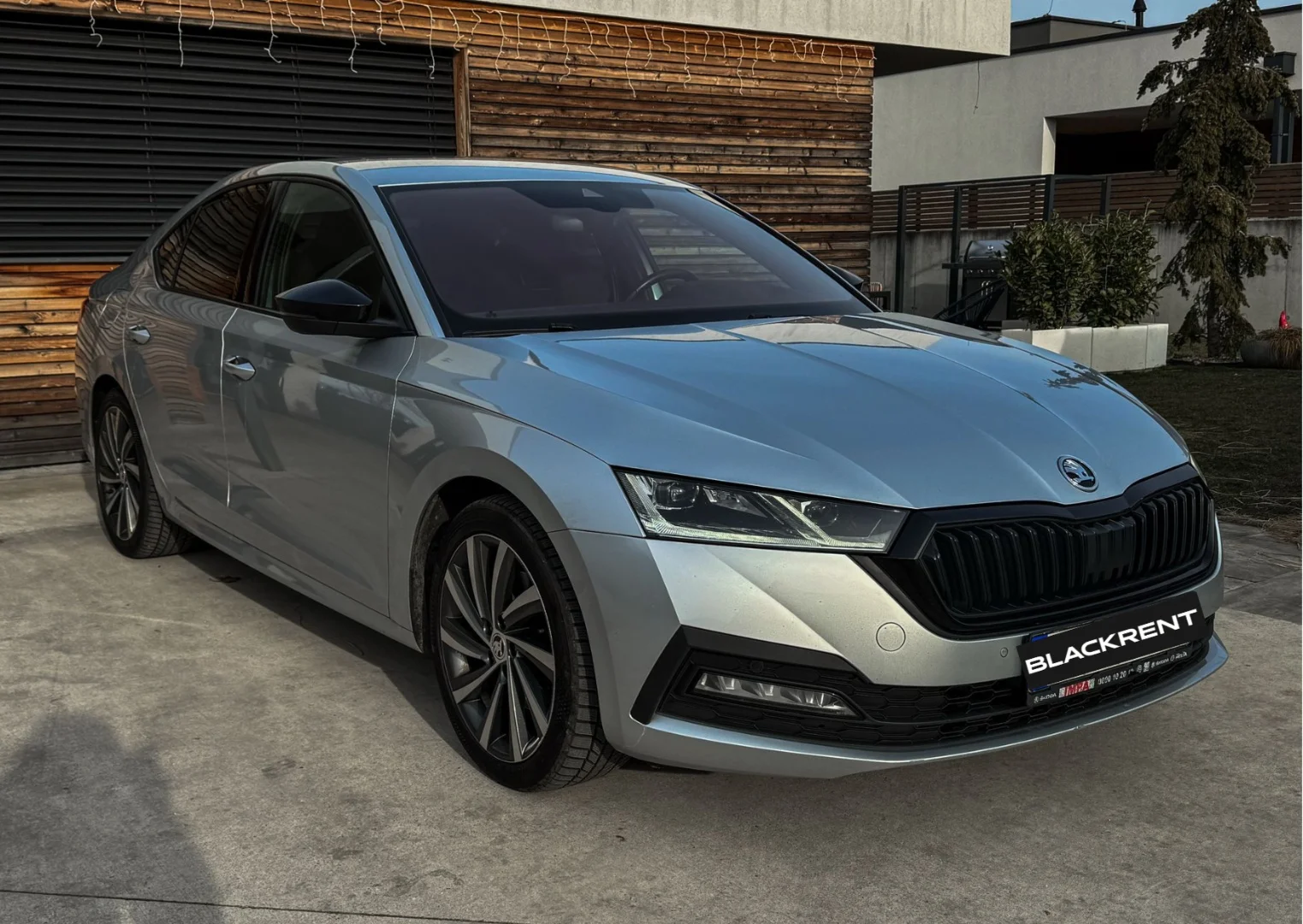 Škoda Octavia 2021 - Kliknutím zobrazíte detail vozidla Škoda Octavia 2021 diesel - Prenájom prémiového vozidla v BlackRent autopožičovni na Slovensku za 33,00€/deň