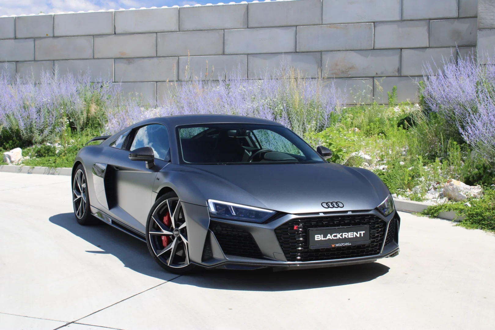Audi R8 2024 - Kliknutím zobrazíte detail vozidla Audi R8 2024 petrol - Prenájom prémiového vozidla v BlackRent autopožičovni na Slovensku za 240,00€/deň