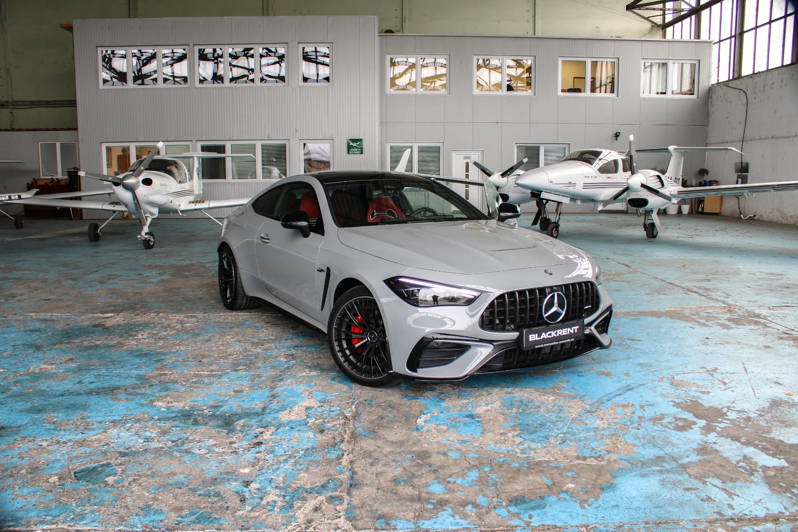 Mercedes-Benz CLE 2024 - Kliknutím zobrazíte detail vozidla Mercedes-Benz CLE 2024 petrol - Prenájom prémiového vozidla v BlackRent autopožičovni na Slovensku za 120,00€/deň
